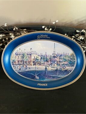 Disney 1982 World Showcase France Collectible Tin Tray - 6”x4.5”